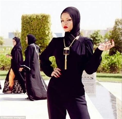 rihanna hijab